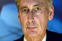  هاموند يطمئن اسرائيل بشأن الاتفاق 