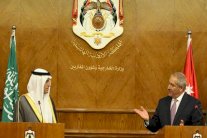 الجبير: السعودية تتصدى لشغب إيران 