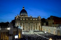  اول محاكمة في الفاتيكان لاسقف بتهمة التحرش بالاطفال