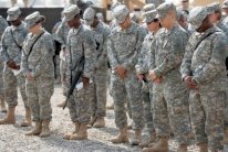 تنكيس الأعلام في أميركا حداداً على العسكريين الخمسة