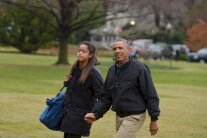 5000 كيني يتعرون في استقبال أوباما