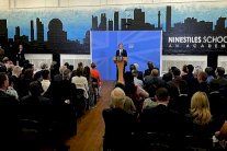 كاميرون يعلن الحرب على 