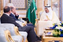 الملك سلمان يستقبل رئيس حزب القوات اللبنانية