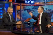 أوباما ضيف جون ستيوارت في الحلقة الوداعية 