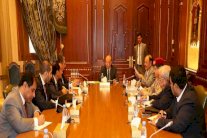 هادي يدمج المقاومة الشعبية مع القوات المسلحة