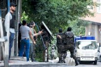 حملات دهم أمنية تركية لمقار تنظيمات إرهابية