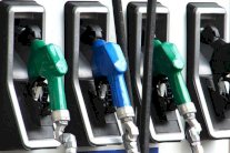 بعد الإمارات مؤشرات على اتجاه السعودية لتحرير الوقود