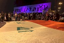 عراقيون ينتفضون: يسرقوننا باسم الدين 