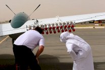 الإمارات تقصف السماء بصواريخ من ملح