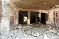 بحاح: الحوثيون يرتكبون جرائم