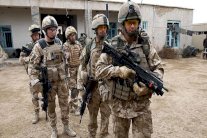 سياسي بريطاني: مسكرات ومخدرات في صفوف جيشنا