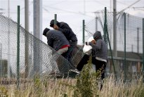 رحلة عبور المانش تقود المهاجرين لقلعة انكليزية قديمة