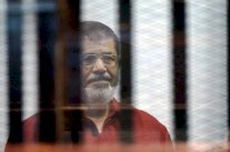 عيد ميلاد مرسي الـ65: مرض وطعام سيئ... وإعدام