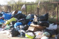 لبنان يعيش وزر النفايات والتقنين الكهربائي والحر