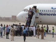 مركز الملك سلمان للإغاثة يعيد 1400 لاجئ الى اليمن