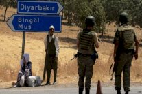 تركيا تدفن ثلاثة من جنودها والعنف يتصاعد