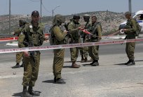 مقتل فلسطيني بعد مهاجمته جنديًا اسرائيليًا بسكين