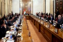 العبادي يلغي أربع وزارات بحكومته ويدمج ثمانية أخرى