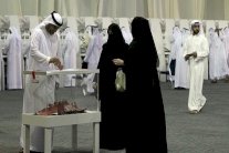 سيدات الإمارات يبكّرن ويفتتحن ترشيحات انتخابات الوطني