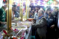 العبادي في جولة ليلية لخطوط القتال في الأنبار