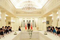 داود أوغلو يضرب على وتر تاريخ