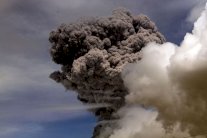 إعلان الطوارئ مع استفاقة بركان في الإكوادور