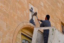 فرنسا تكرّس السبت يومًا لدعم مسيحيي الشرق