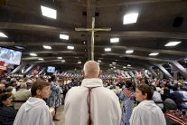 اجراس الكنائس قرعت في فرنسا دعما لمسيحيي الشرق