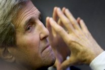 كيري: الصين وروسيا قرأتا رسائلي الإلكترونية