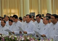 صراع في قمة السلطة قبل أسابيع من انتخابات بورما