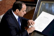 سياسيون ومسؤولون يقدمون التعازي بوالدة السيسي