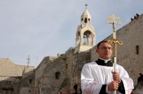 فلسطينيون مسيحيون يثورون ضد الجدار الفاصل