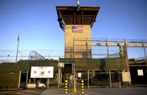 واشنطن تدرس استبدال غوانتانامو بسجنين عسكريين