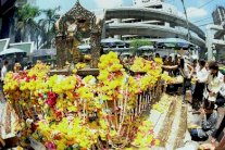  اعادة فتح معبد بانكوك بعد استهدافه بانفجار الاثنين