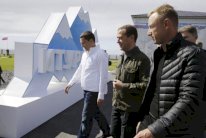 رئيس الوزراء الروسي يزور جزر الكوريل