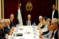 استقالة عباس و9 من تنفيذية (م ت ف)