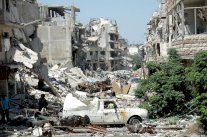 خمسة قتلى وثلاثون جريحا في قذيفة على محطة وقود في حمص