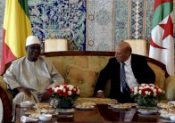 الرئيس المالي في الجزائر لبحث اتفاق السلام في بلاده