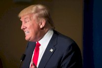 ترامب ما زال متصدرا وكلينتون تتراجع 