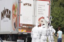 موقوفون بالتورط في موت مهاجري الشاحنة أمام قضاء المجر