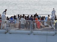 توقيف 10 مهرّبين في إيطاليا بعد مصرع 52 مهاجرًا