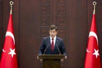 داود أوغلو يعلن تشكيلة حكومته المؤقتة