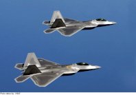 وصول مقاتلتي اف-22 اميركيتين متطورتين الى بولندا