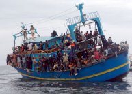 العثور على جثث 40 مهاجرًا في قاع مركب في المتوسط