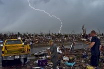 اعصار قوي يضرب جنوب غرب اليابان