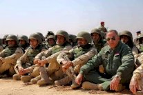 نجاة وزير الدفاع العراقي من محاولة اغتيال