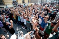 المهاجرون يقتحمون محطة القطارات في بودابست