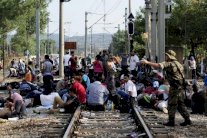 توتر على الحدود اليونانية المقدونية مع تدافع اللاجئين