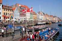 الدنمارك تنبه اللاجئين إلى صعوبة الهجرة إليها