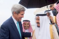 الملك سلمان يعقد جولة مباحثات مع كيري 